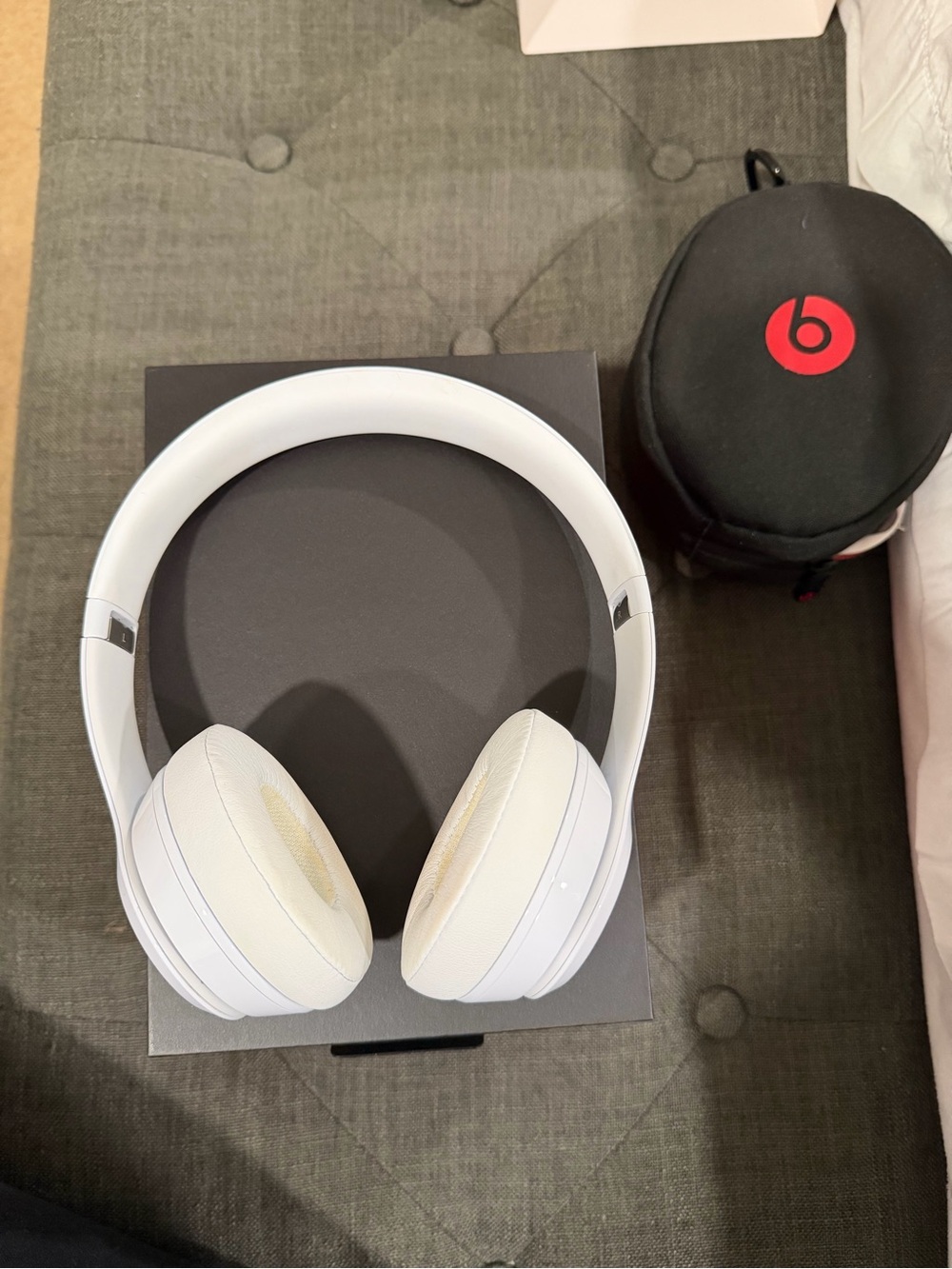 Beats by Dre Solo3 Wireless Headphones - White